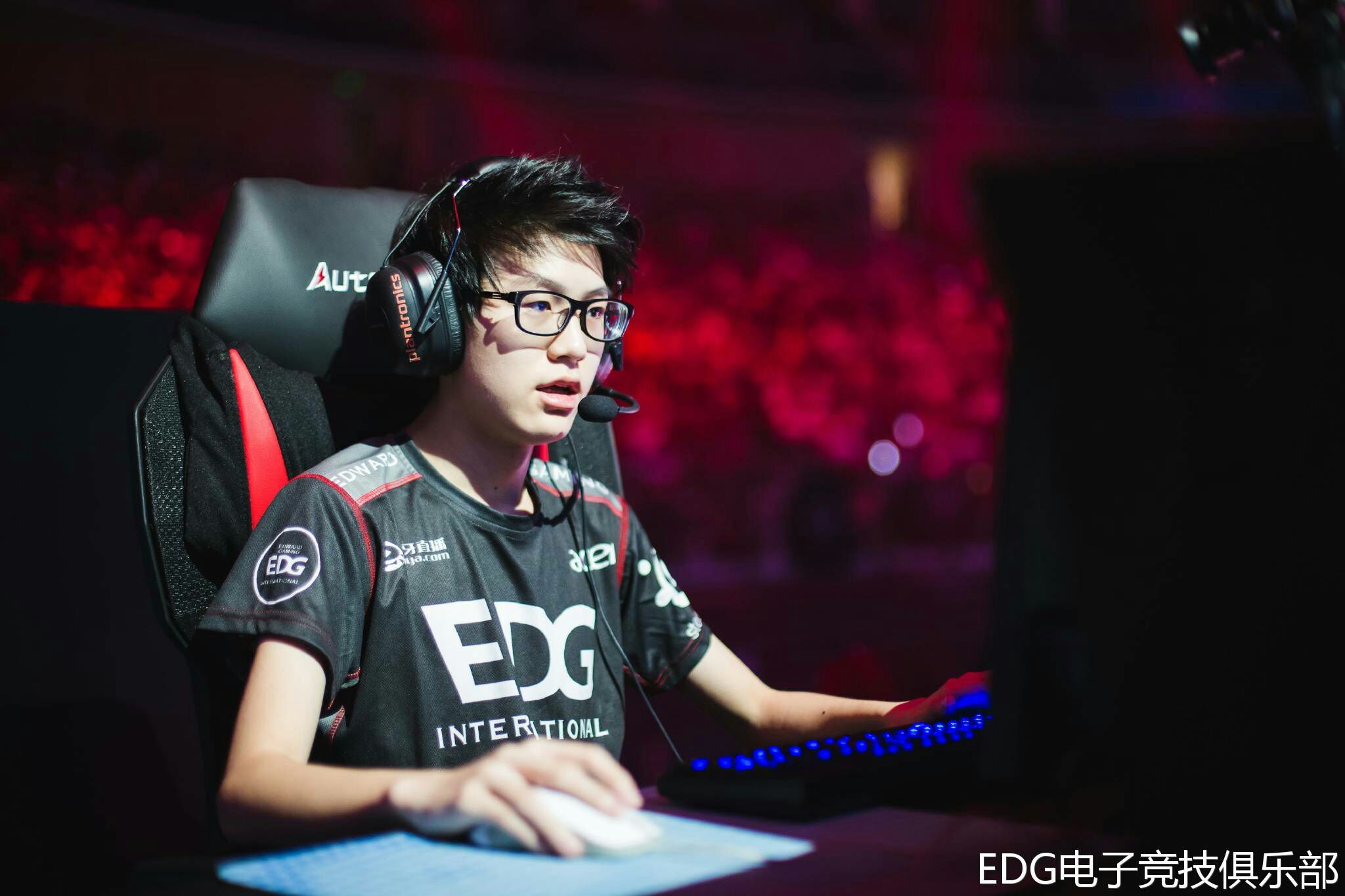 包含CLG绝地反击FLY，Meiko2制霸全场的词条