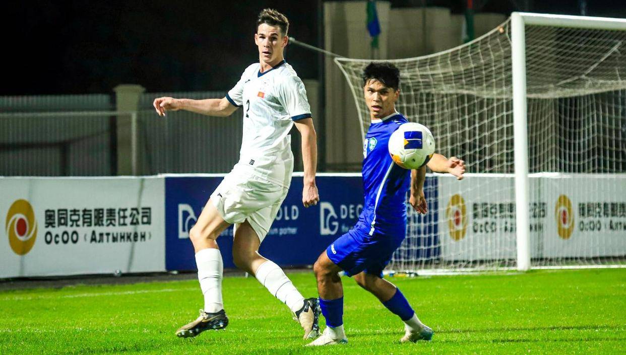 爆冷！比分分析强队意外出局震惊全场的简单介绍