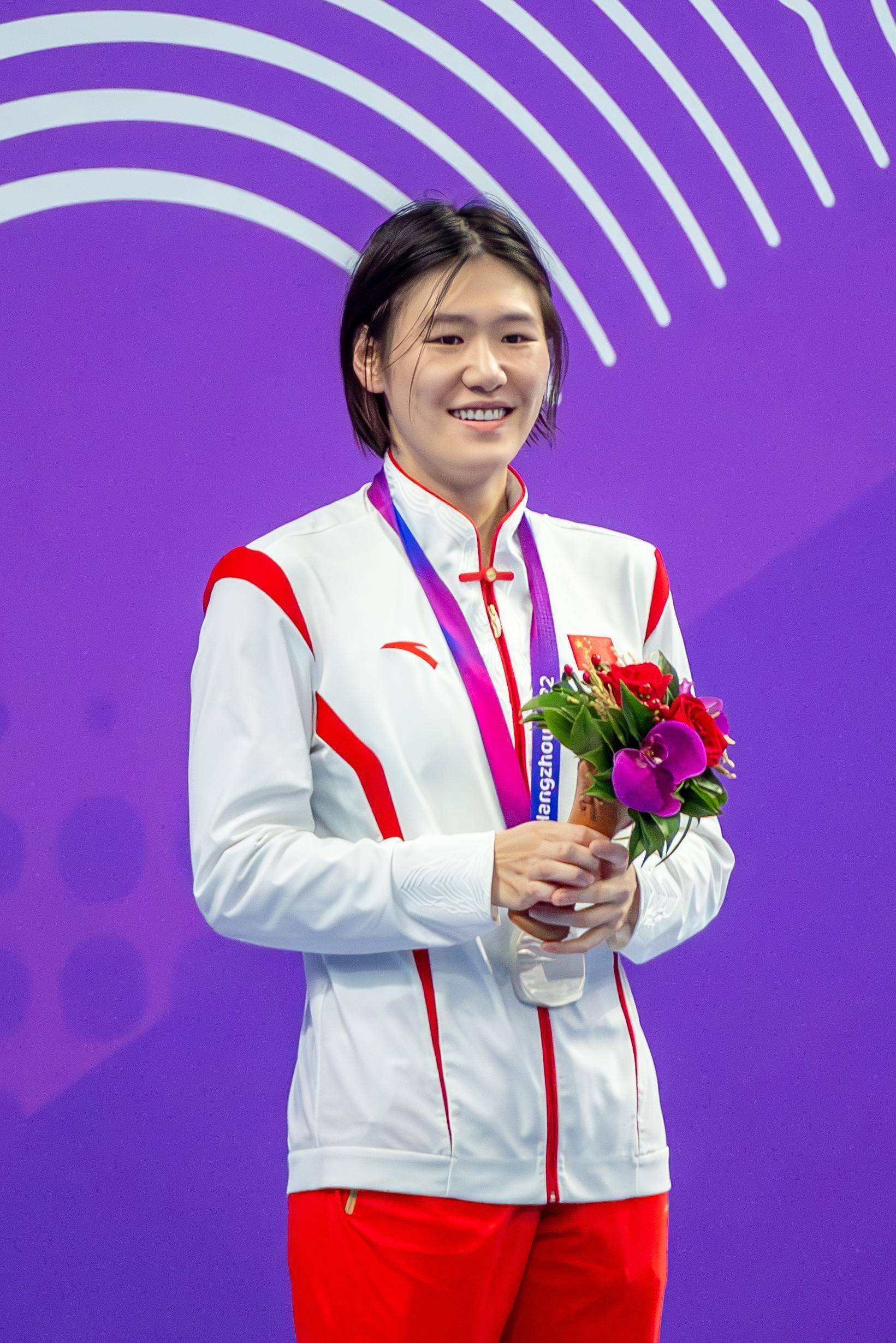 关于游泳再创历史,冠军实至名归的信息 关于游泳再创历史,冠军实至名归的信息