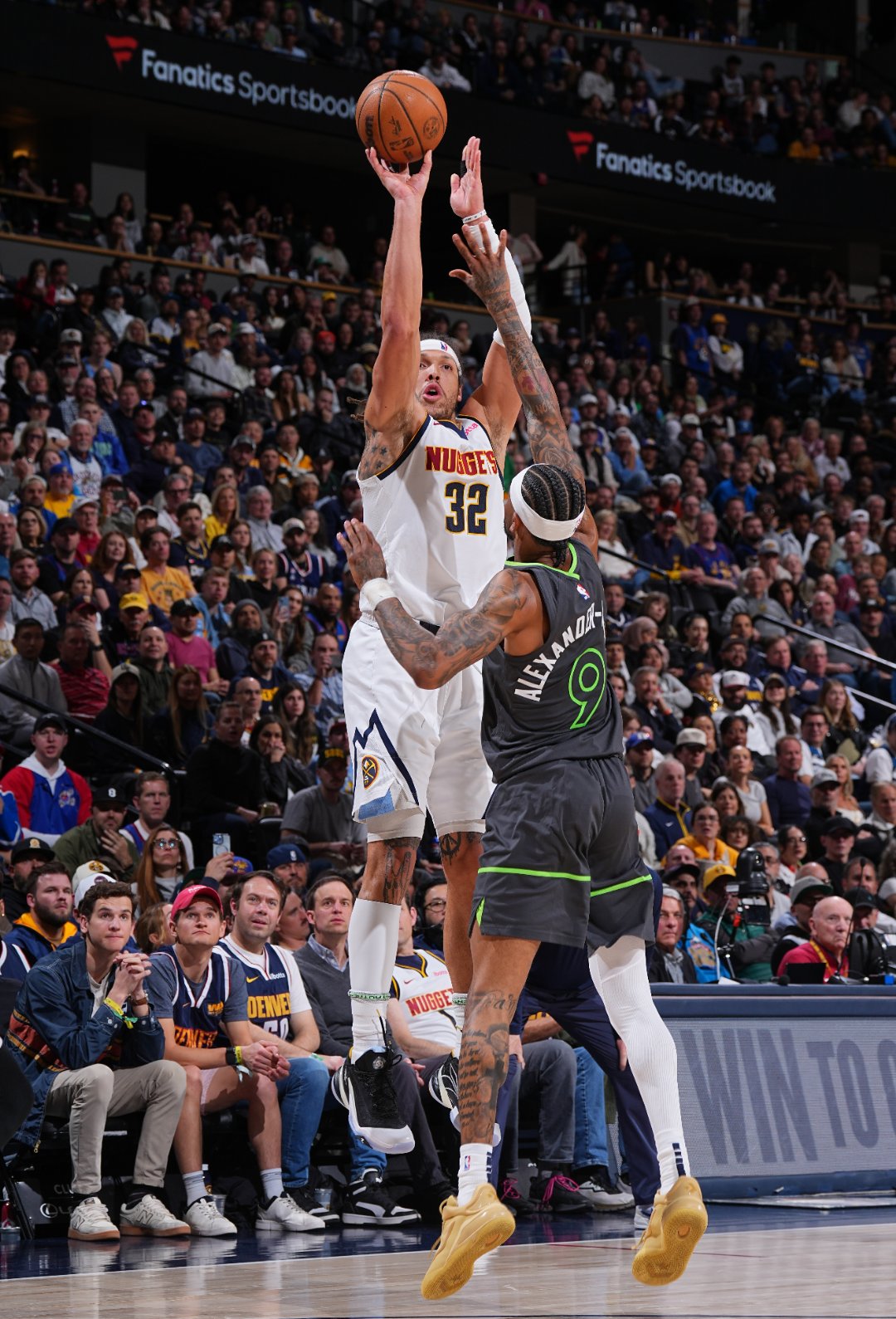 鹈鹕险胜掘金,莫兰特点燃赛场的简单介绍 鹈鹕险胜掘金,莫兰特点燃赛场的简单介绍