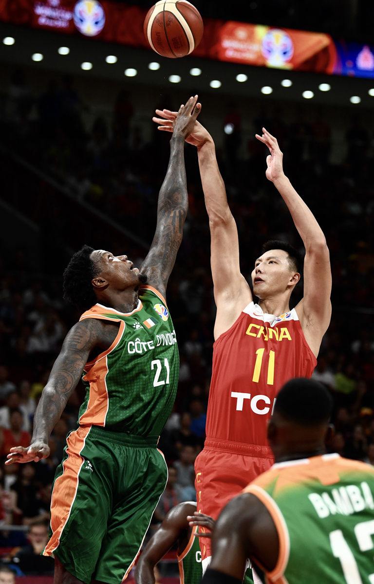 波兰队逆转中国队，奥恰洛夫统治全场