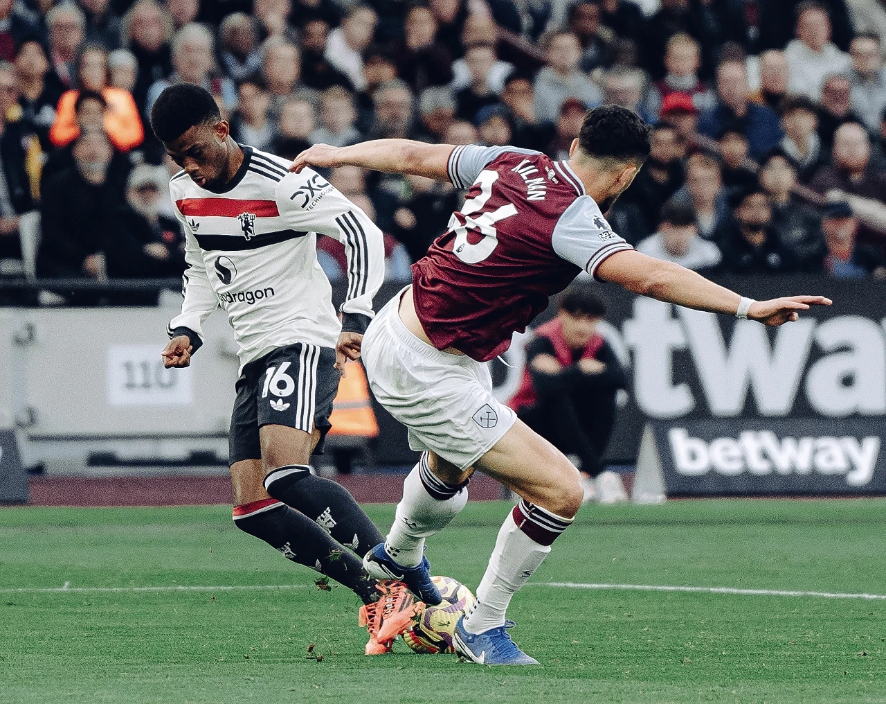 曼联碾压瑞士，萨拉赫带队取胜