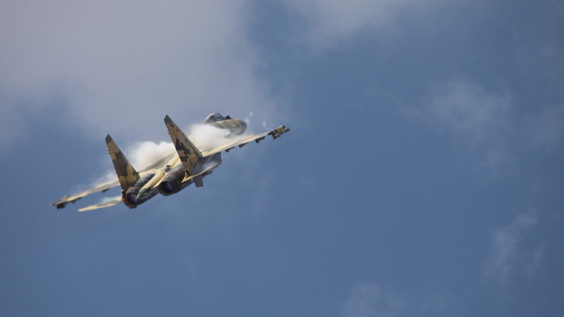 银色逆袭!雷诺车队策略碾压阿斯顿马丁,拉塞尔雨中狂飙上演王者救赎