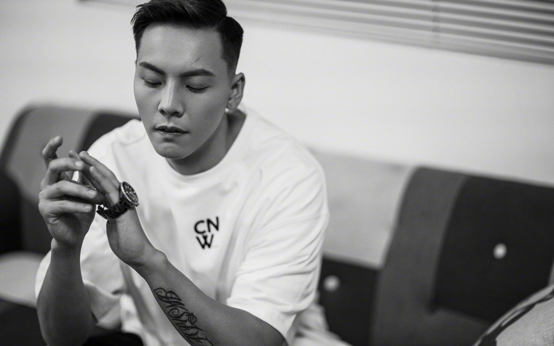 铁闸降临冰与火之原，当冰岛对阵拜仁，德里赫特如何用存在感重新定义防守艺术？