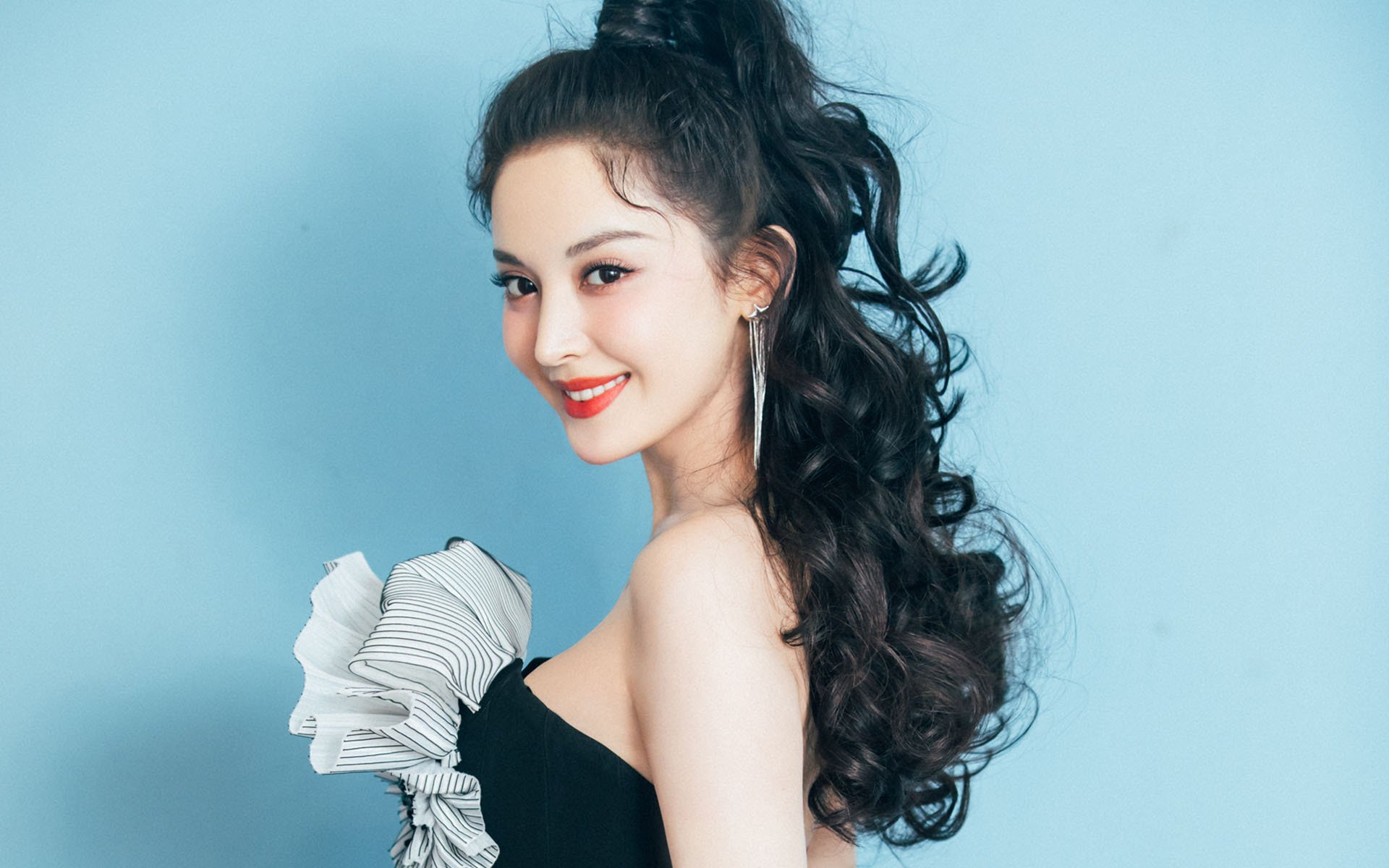 孤注一掷的刹车间，苏亚雷斯在F1式争冠之夜展现何为巨星