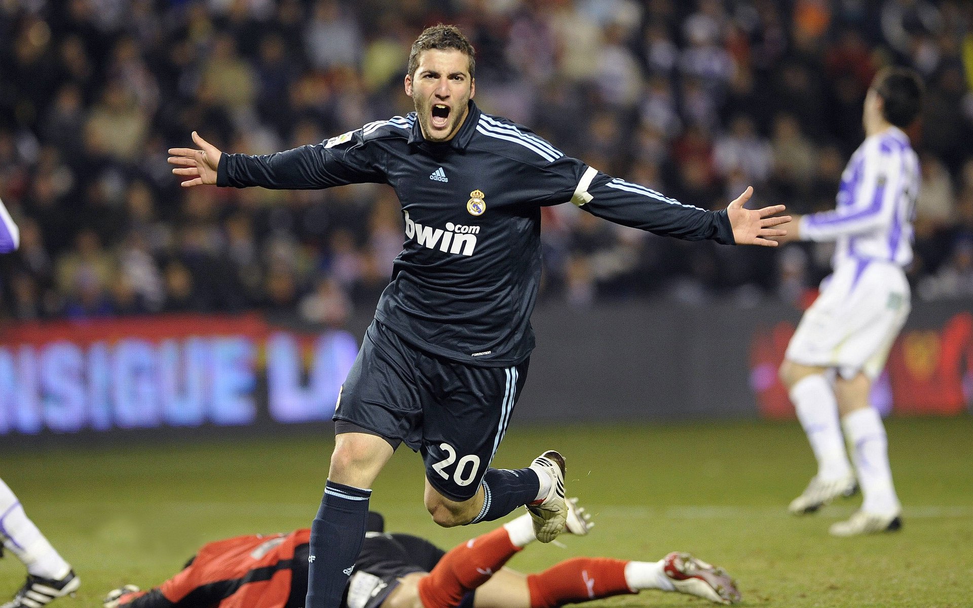 骑士的蓝色与草原的狼烟,当马克西用精密节拍驯服西域烈风