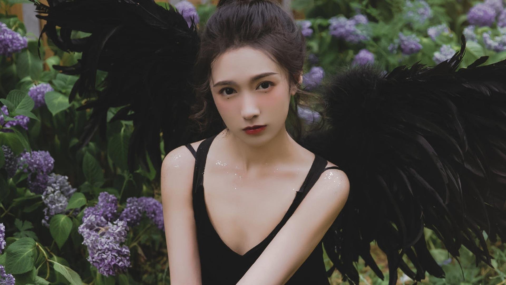 这是一篇为您定制的文章,标题与内容均围绕唯一性展开,聚焦戏剧性的反转与英雄主义的孤独叙事